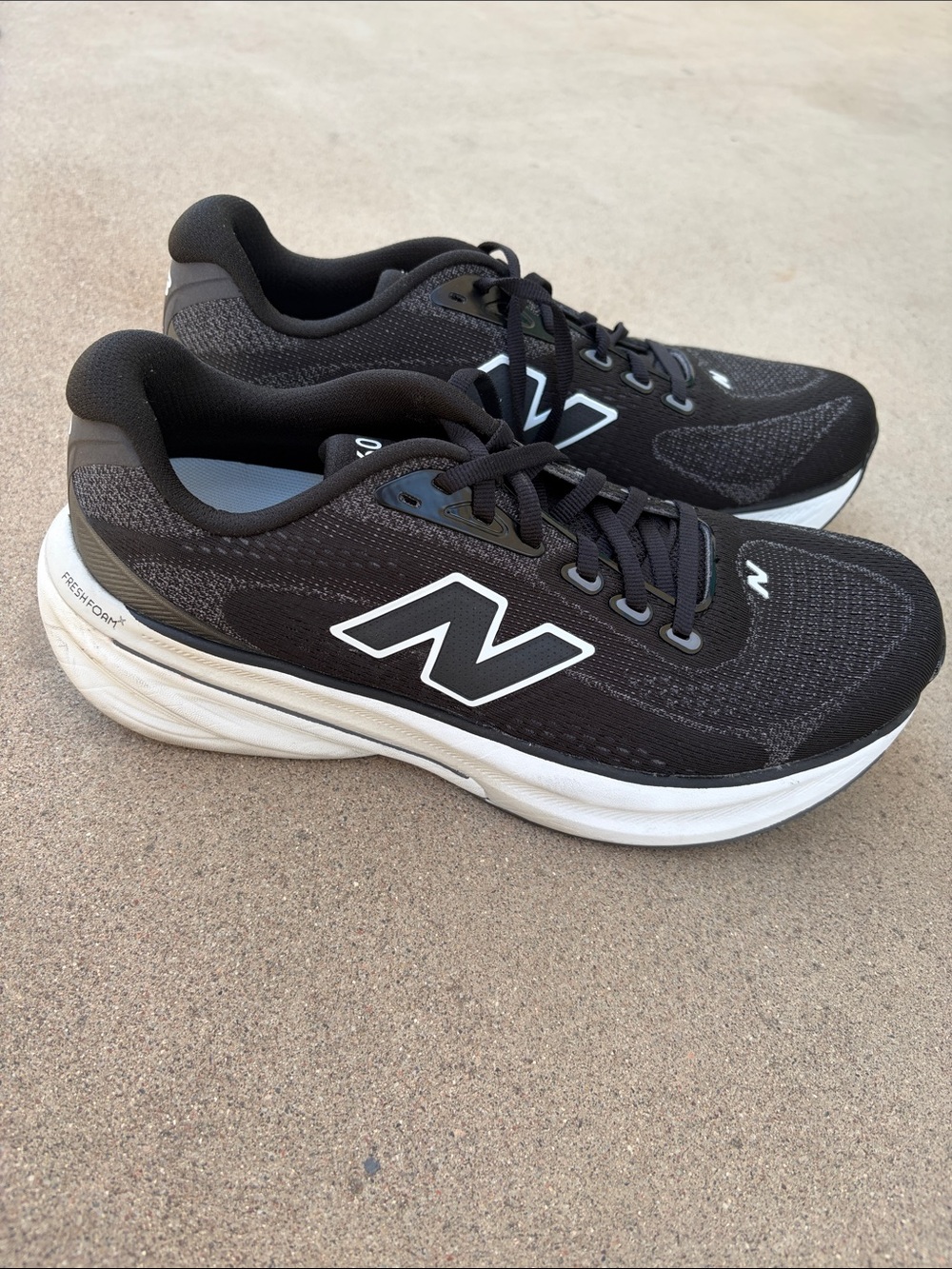 New Balance 860 Women’s Running Shoes - size 9.5 2A
